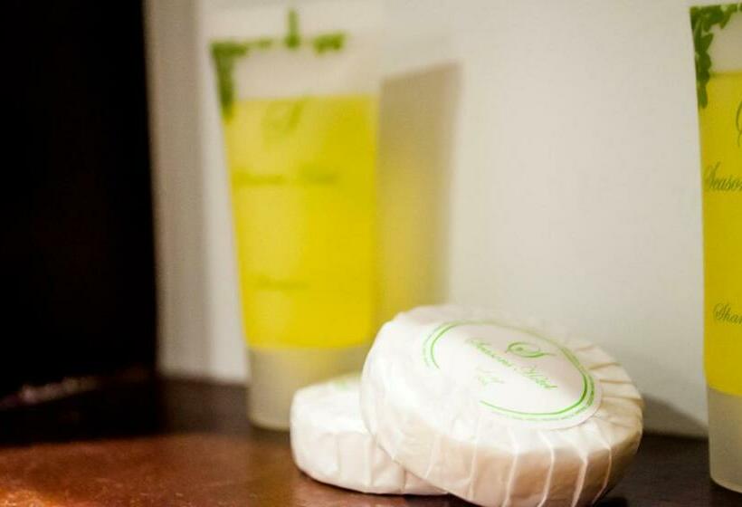 اتاق کلاسیک چهارنفره, Seasons Hotel Sablayan