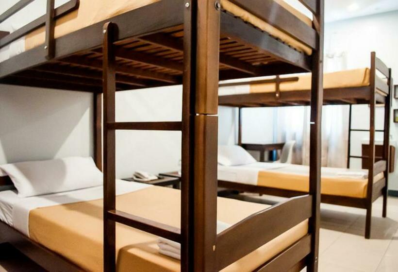 اتاق کلاسیک چهارنفره, Seasons Hotel Sablayan