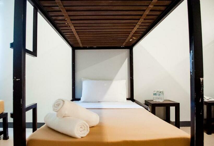 اتاق کلاسیک چهارنفره, Seasons Hotel Sablayan