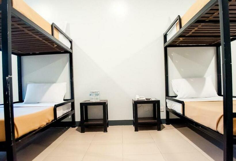 اتاق کلاسیک چهارنفره, Seasons Hotel Sablayan