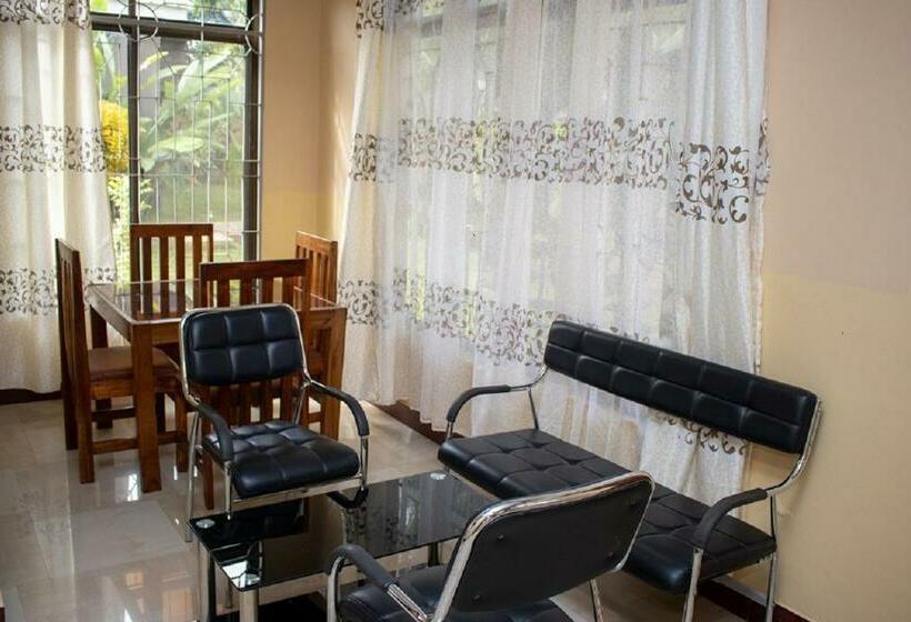 חדר משפחתי, Kilimanjaro Snow Peak