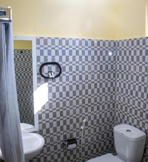 חדר סטנדרט לשלושה עם נוף לבריכה, Kilimanjaro Snow Peak