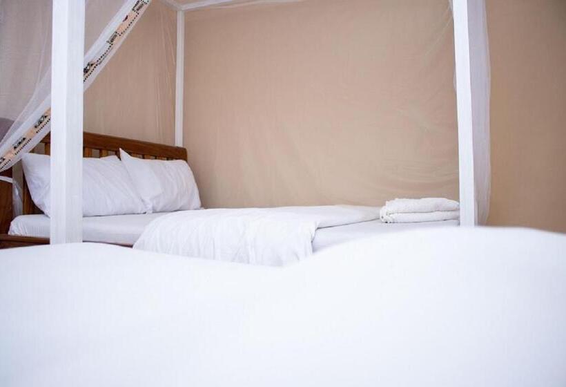 חדר סטנדרט לשלושה עם נוף לבריכה, Kilimanjaro Snow Peak