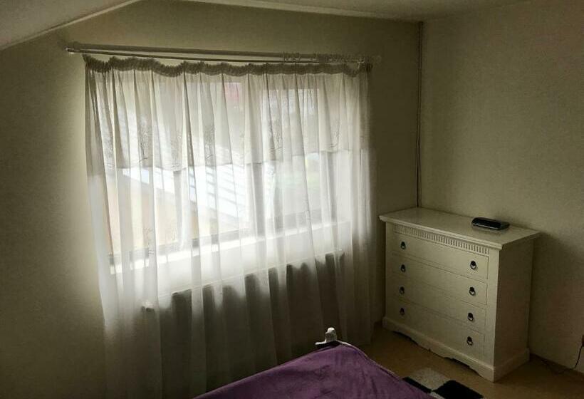 غرفة إقتصادية, Teachers