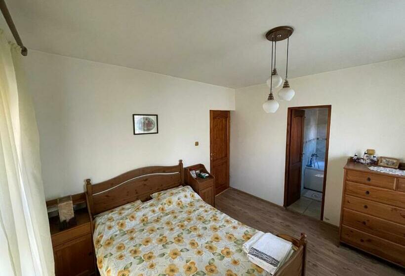 غرفة قياسية, Teachers