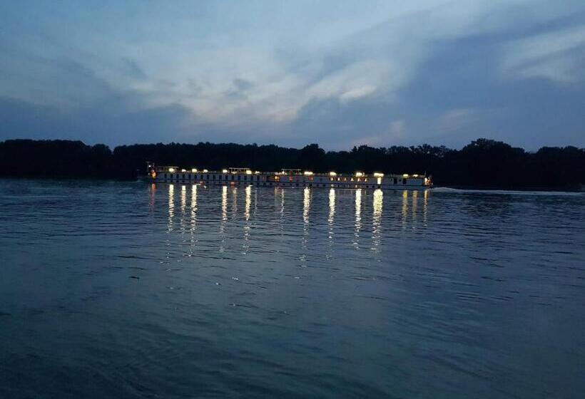 带河湖景观的套房, Duna Dráva Vendégház