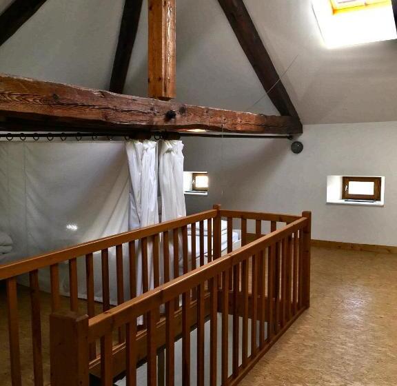 共用房间的床, L Estivante