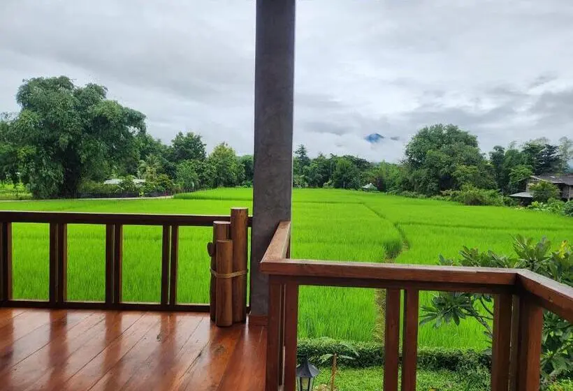 バルコニー付きデラックスルーム, Chill House Mae Sariang