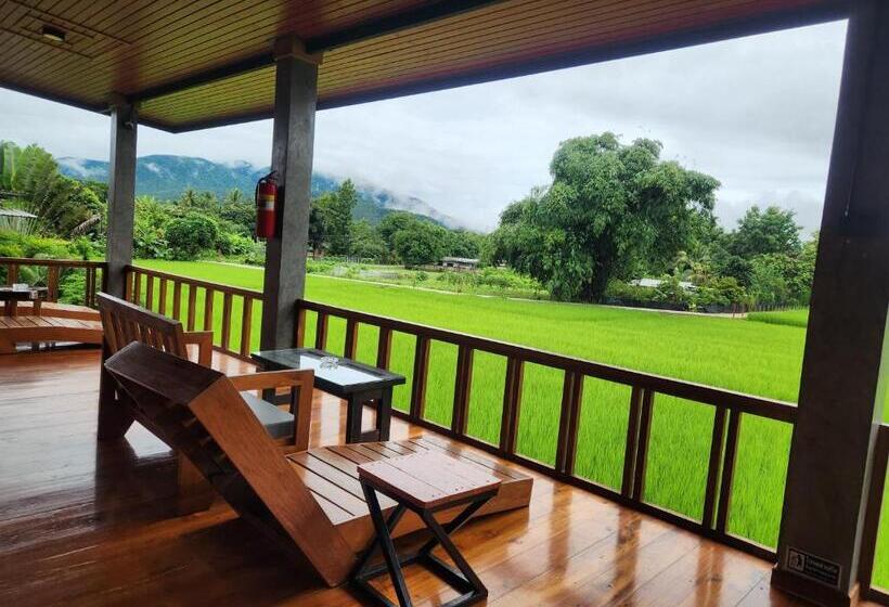 バルコニー付きデラックスルーム, Chill House Mae Sariang