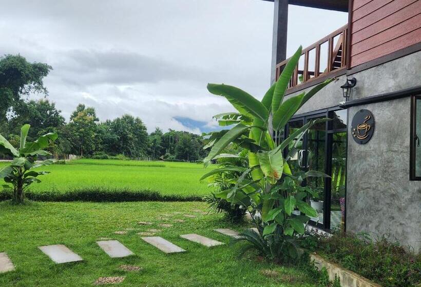 バルコニー付きデラックスルーム, Chill House Mae Sariang