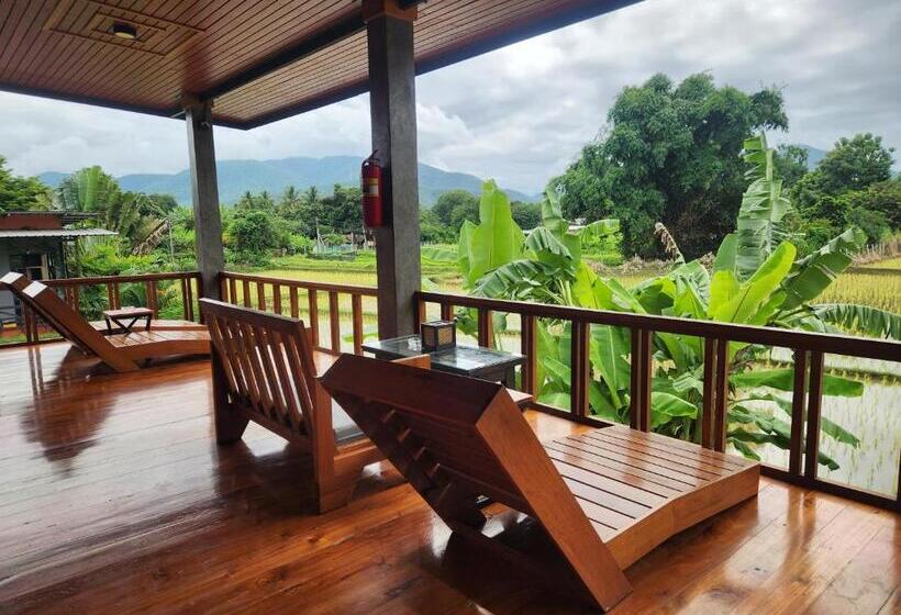 バルコニー付きデラックスルーム, Chill House Mae Sariang