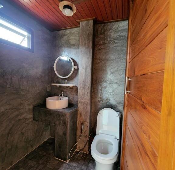 バルコニー付きデラックスルーム, Chill House Mae Sariang