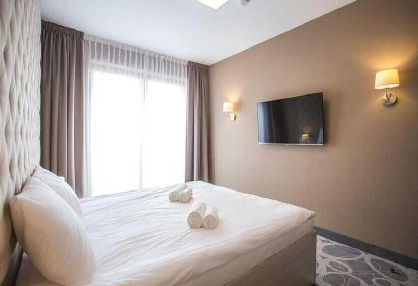 شقة غرفة واحدة مزودة بتراس, Rondo