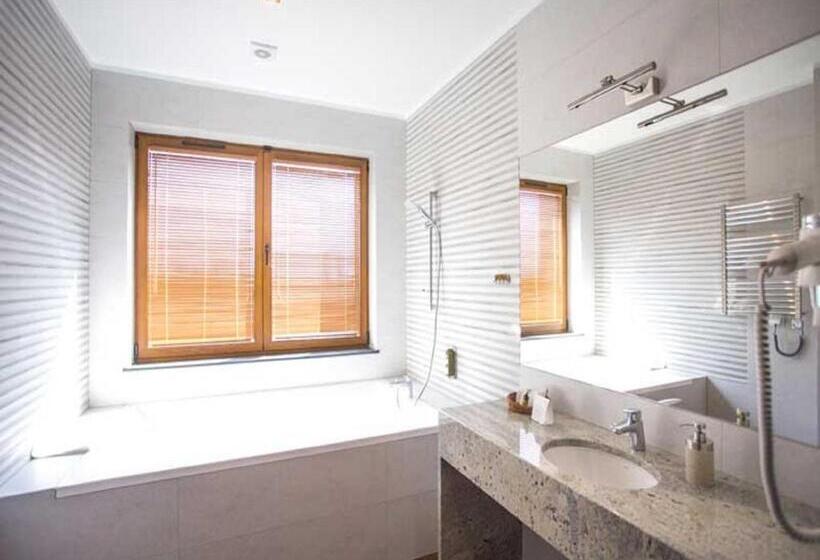 شقة غرفة واحدة, Rondo