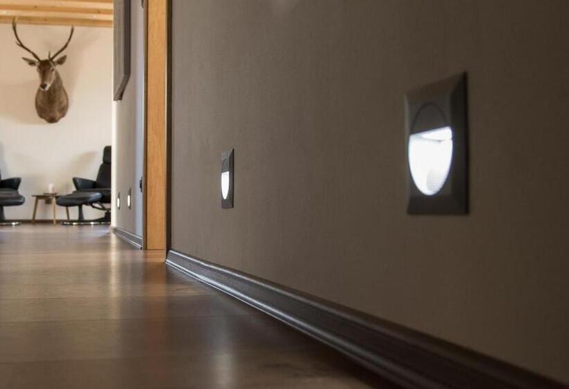 جناح عائلي, Hubert