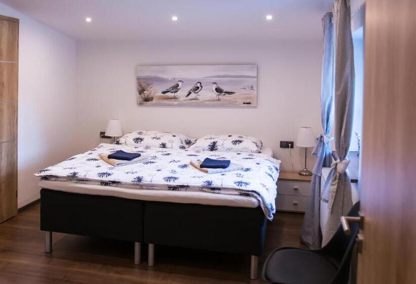 Family Suite, Hubert