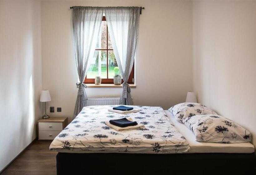 غرفة قياسية لذوى الاحتياجات الخاصة, Hubert