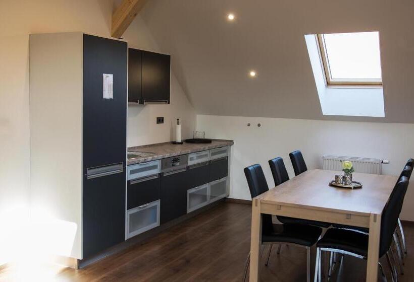 شقة غرفة واحدة, Hubert