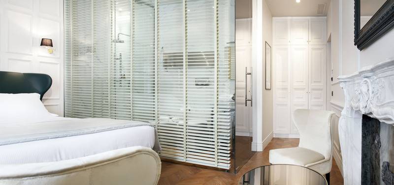 חדר סופריור, The Corner Roma