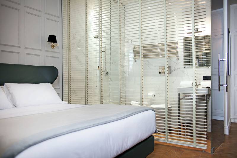 חדר סופריור, The Corner Roma