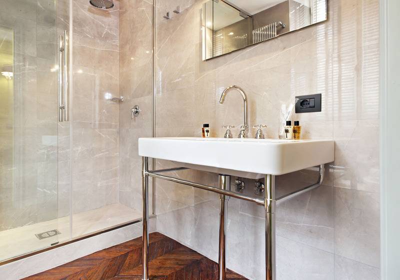 חדר דלוקס, The Corner Roma