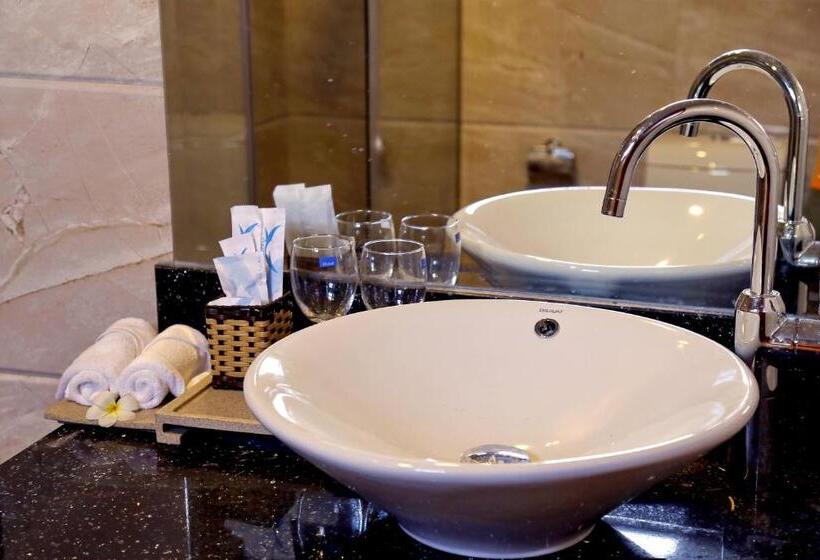 اتاق سوپریور با چشمانداز شهر, Apus