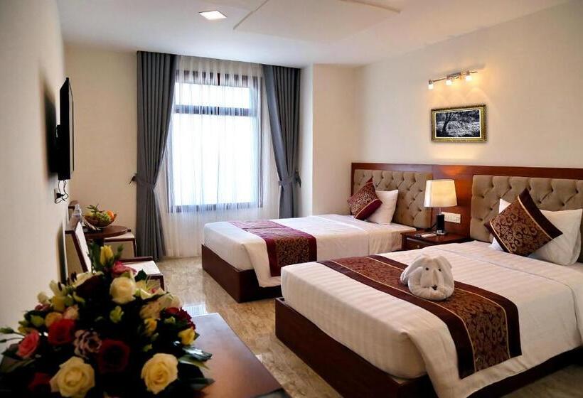 اتاق لوکس با چشمانداز شهر, Apus