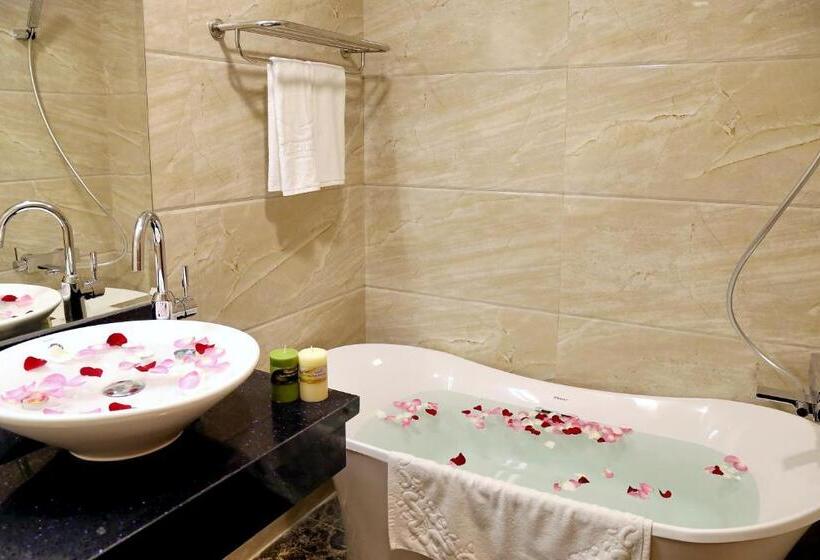 اتاق لوکس با چشمانداز دریا, Apus