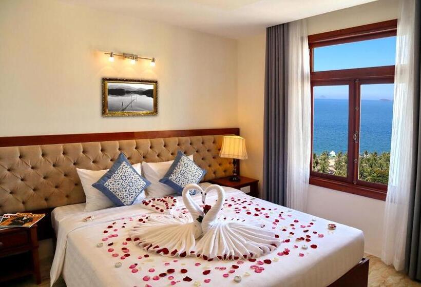 اتاق لوکس با چشمانداز دریا, Apus