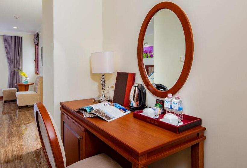 اتاق لوکس با چشمانداز دریا, Apus