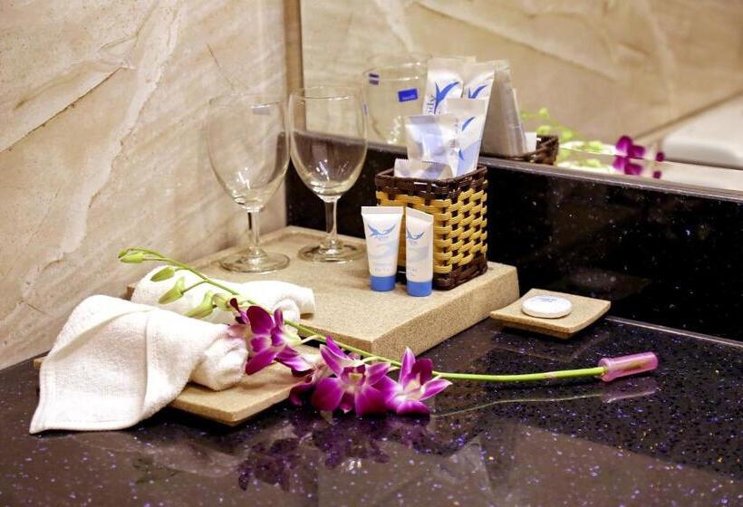 اتاق لوکس با چشمانداز دریا, Apus