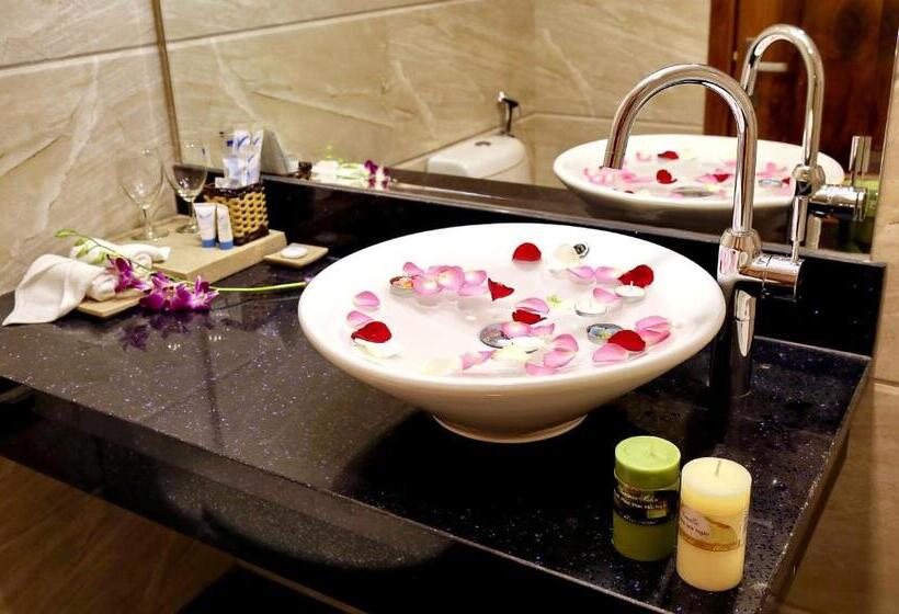 اتاق خانوادگی با چشمانداز دریا, Apus