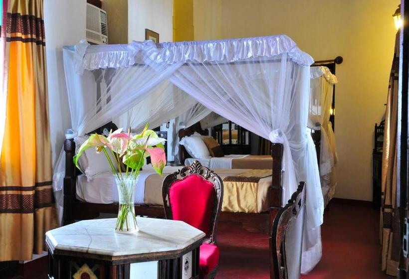 اتاق استاندارد سه نفره, Dhow Palace