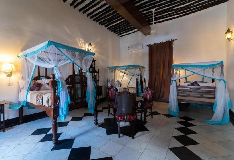 اتاق استاندارد سه نفره, Dhow Palace