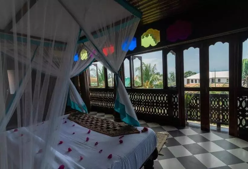 اتاق لوکس با چشم‌انداز دریا, Dhow Palace