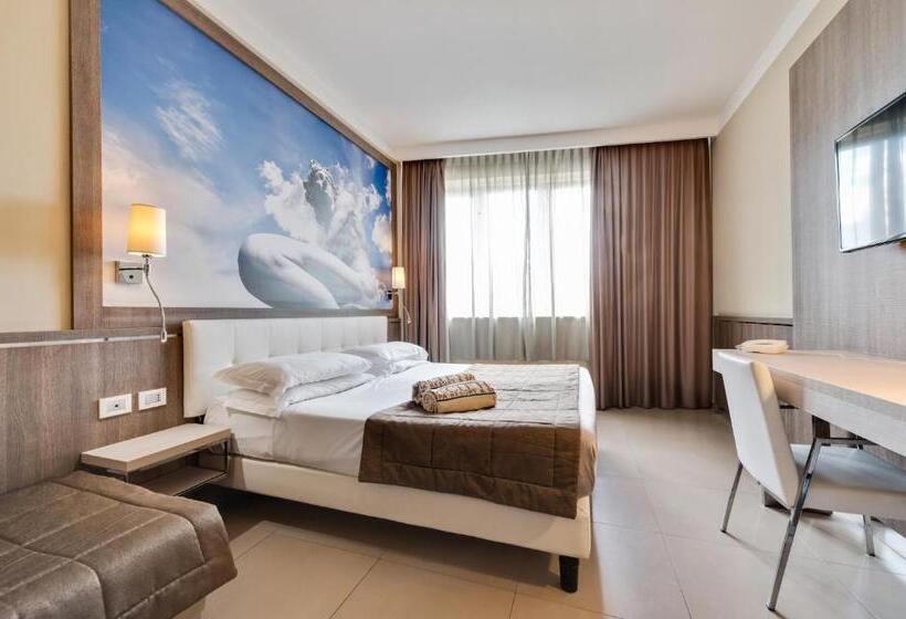 חדר סטנדרט לשלושה עם מרפסת, Eracle