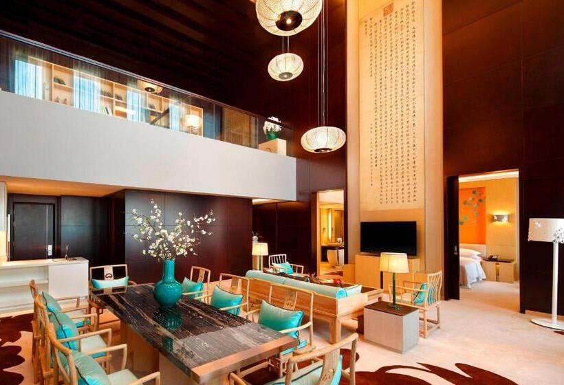디럭스 스위트, Four Points By Sheraton Luohe