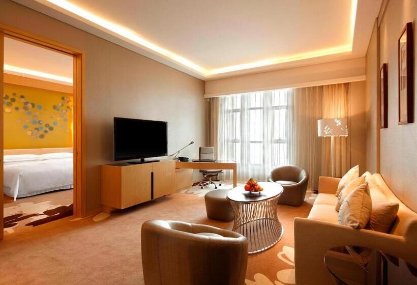 디럭스 스위트, Four Points By Sheraton Luohe