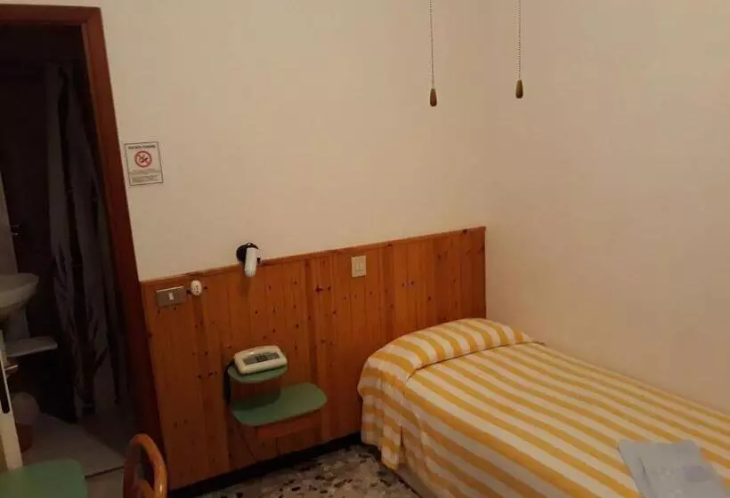 اتاق استاندارد یک نفره, Geppi