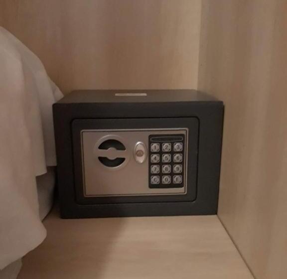 غرفة قياسية مزوَّدة بشُرفة, Geppi