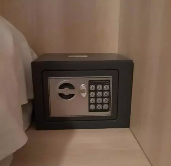 Economy Triple Room, Geppi