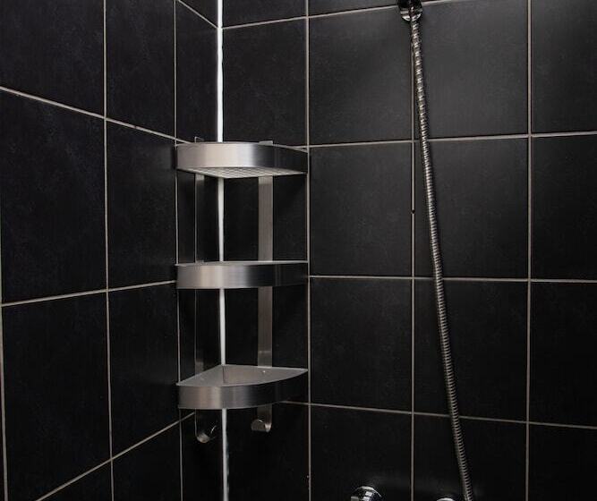 Номер Стандарт, Royal Hotel, Bar & Grill