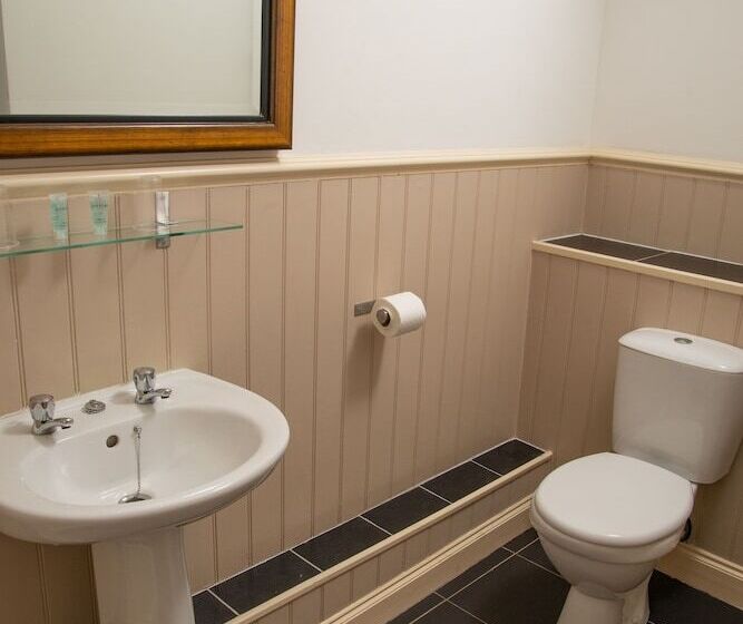 Номер Deluxe, Royal Hotel, Bar & Grill