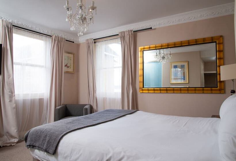 Номер Deluxe, Royal Hotel, Bar & Grill