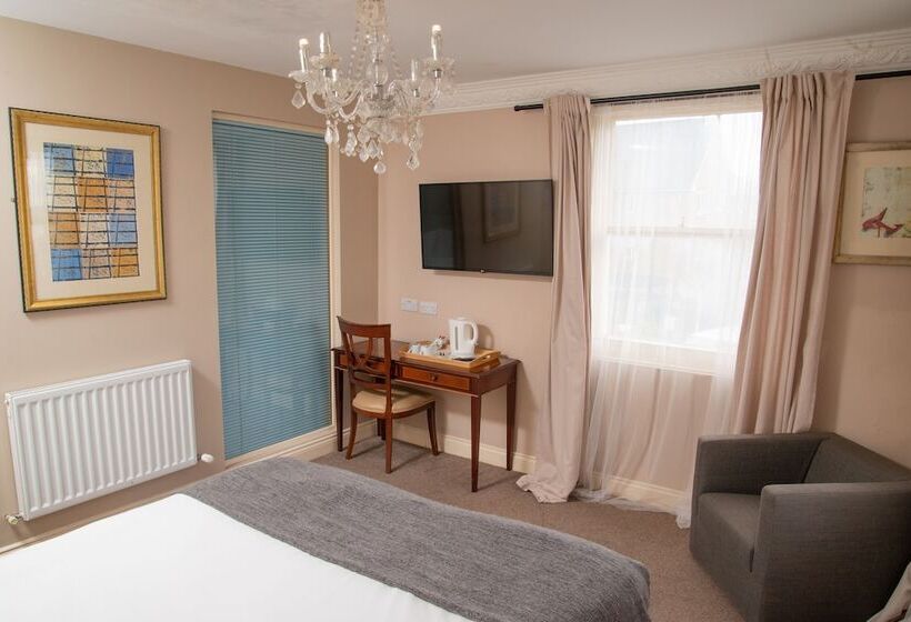 Номер Deluxe, Royal Hotel, Bar & Grill