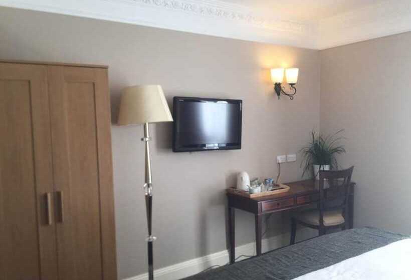 Номер Deluxe, Royal Hotel, Bar & Grill