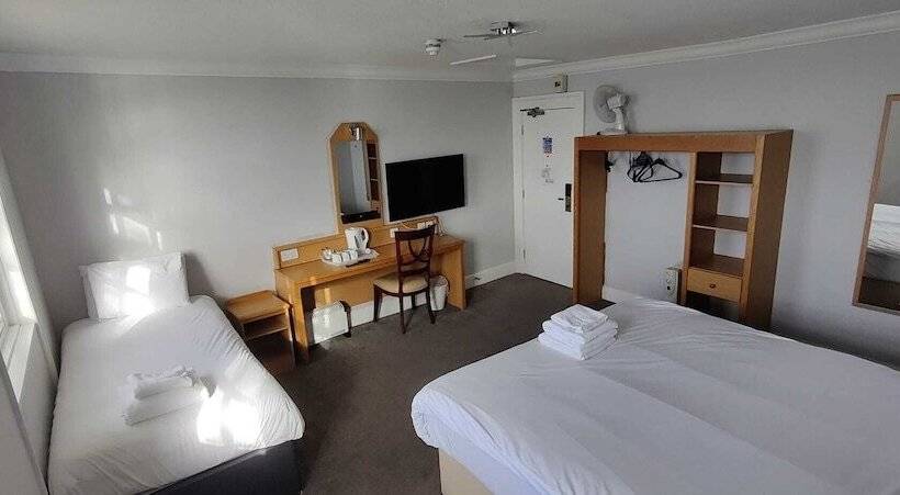 Семейный Номер, Royal Hotel, Bar & Grill