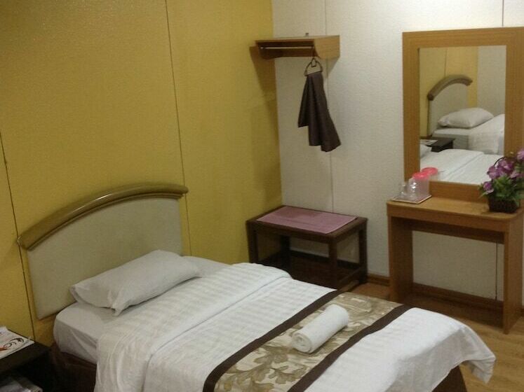 Standard Room, Sabrina Court