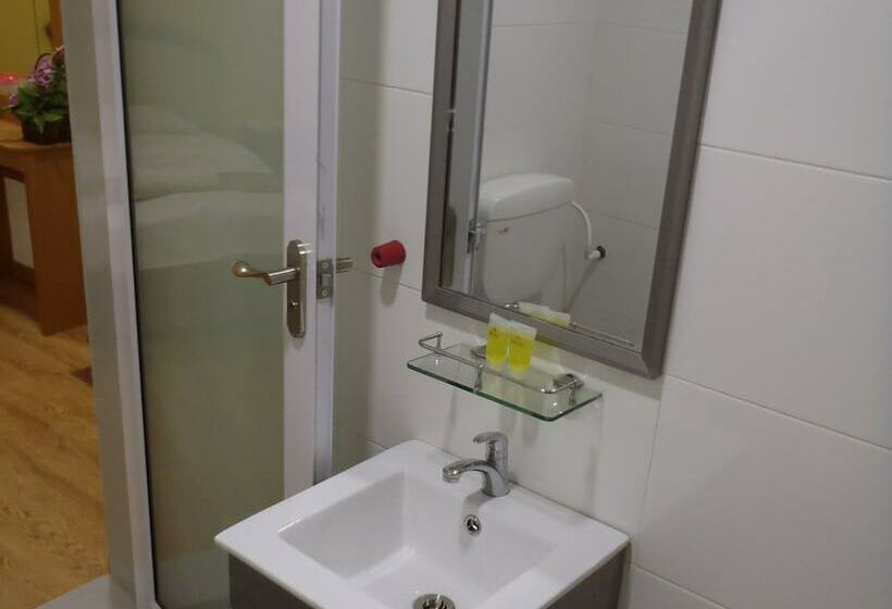 Standard Room, Sabrina Court