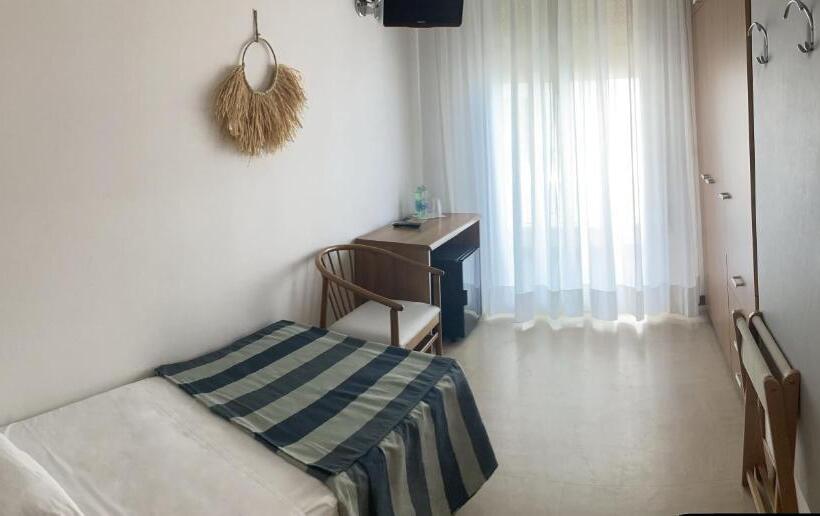 Quarto Estandar Vista Mar Lateral, Sirenetta